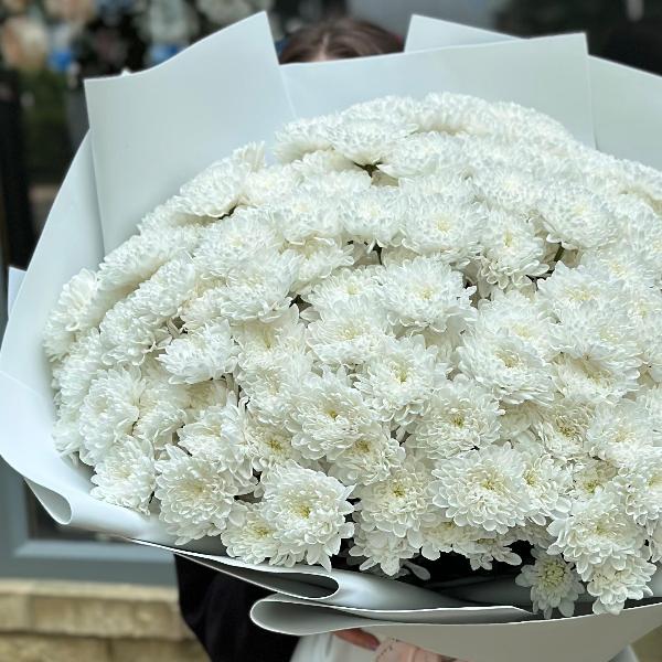 Букет из кустовых хризантем "Легкость облаков"