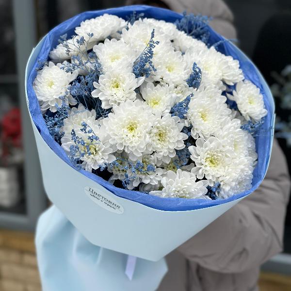 Букет из кустовых хризантем "Небесная поляна"