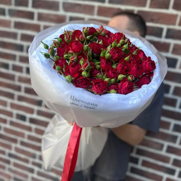 Букет из кустовых роз "Бархатная роза"