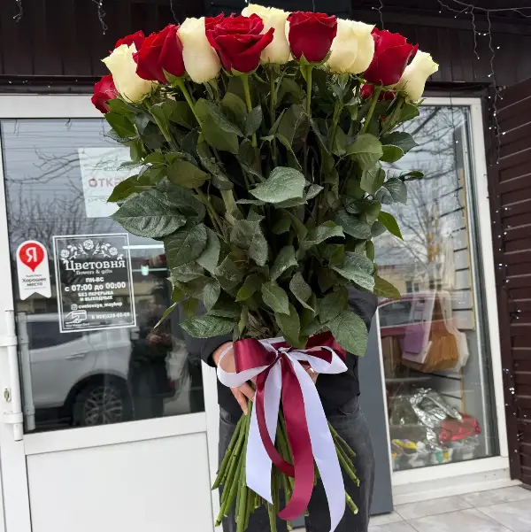 Букет из 51 голландской розы "Красный бархат"