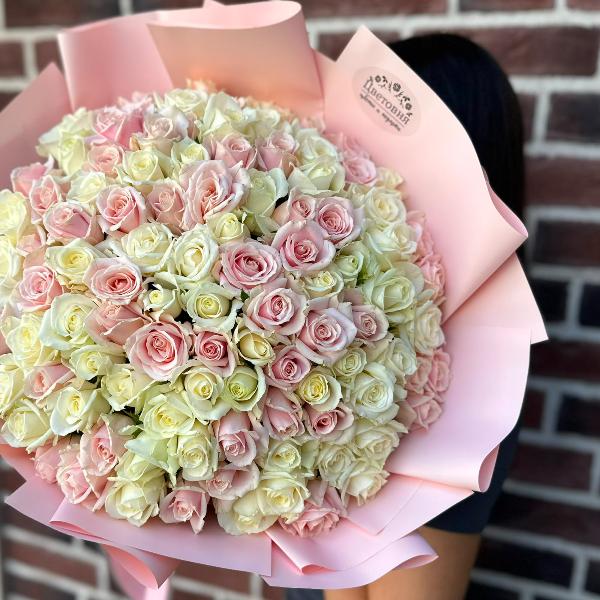 Букет из 101 розы "Цветущий мир"
