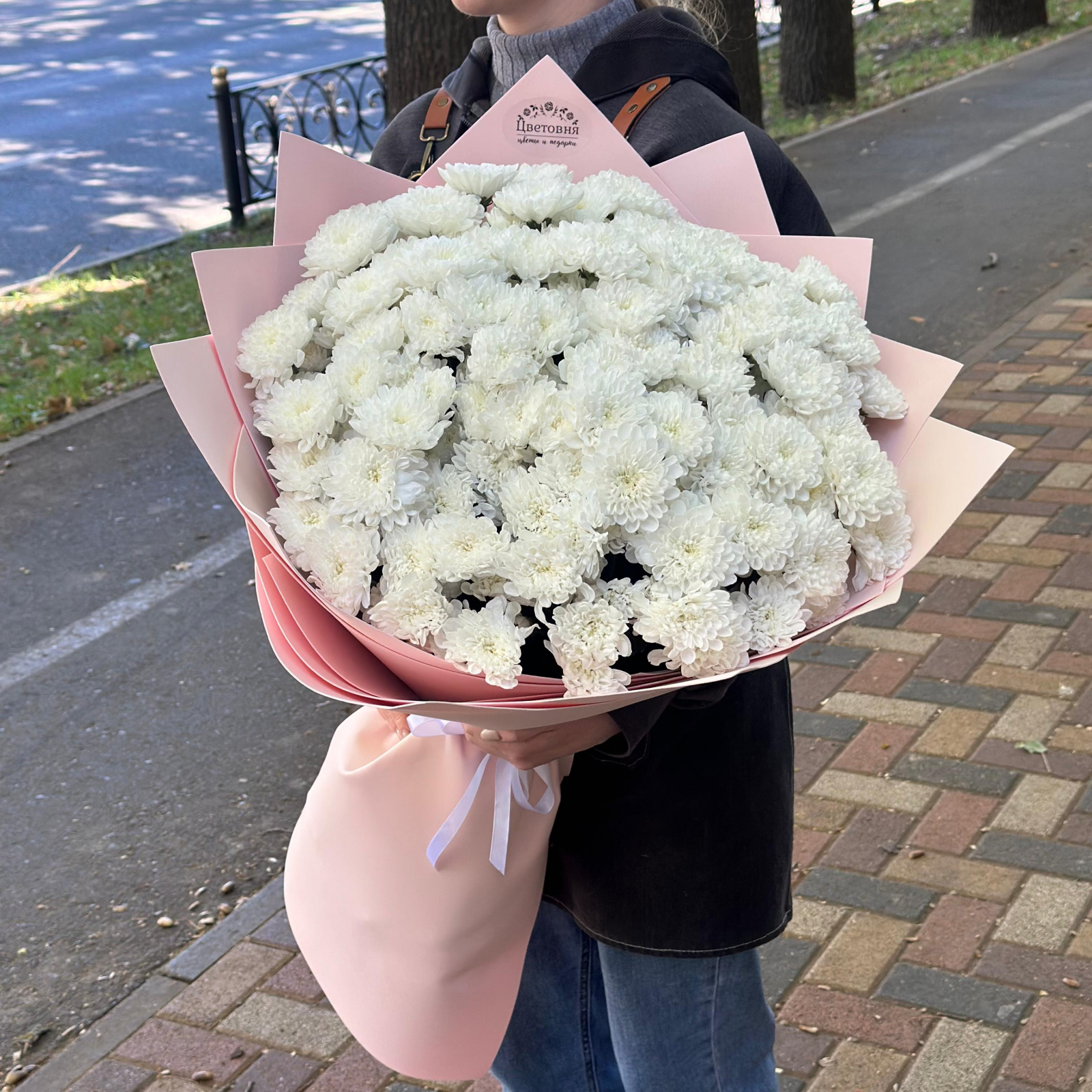 Букет из кустовых хризантем "Белый шар"